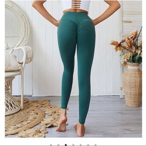 Astoria scrunch leggings Medium